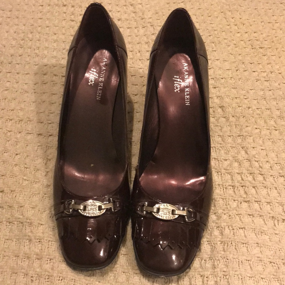 SZ 8.5 Purple patent leather shoes